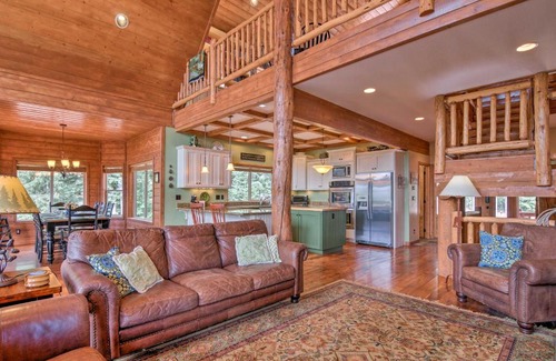 Duck Creek Village House | Duck Creek Village Chalet with Fire Pit and Decks