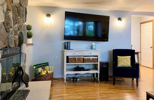 Grawn House | Duck Lake Landing 6 Bedrooms/3Baths /Sleeps 12 - Minutes to Traverse City!