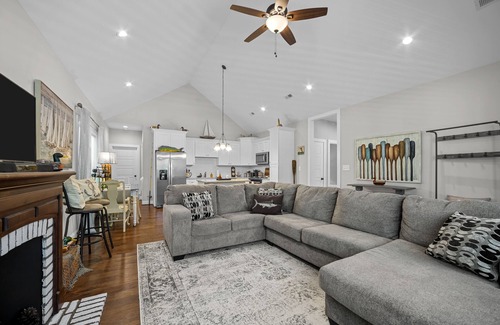 Oriental House | Duck's Roost Cottage - Cozy and Convenient!