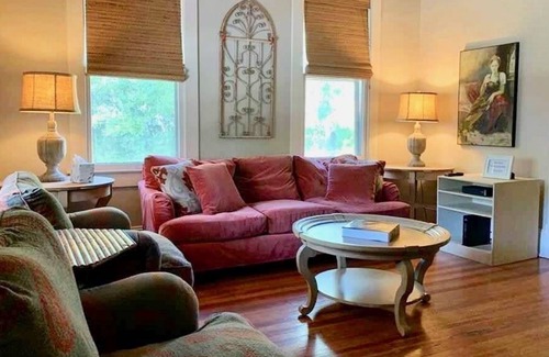 Duckpond House | Duckpond Charmer- a gem in the heart of Duckpond