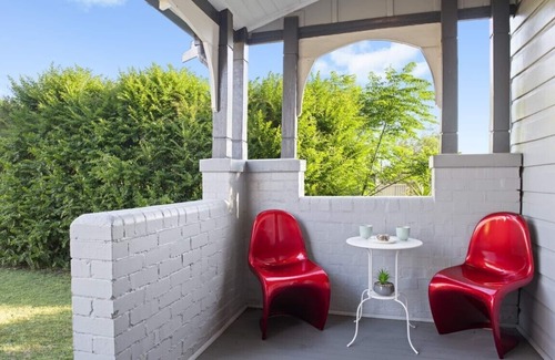 Cessnock House | Ducted aircon, WIFI, mountain views, perfect wedding accommodation with SPA!