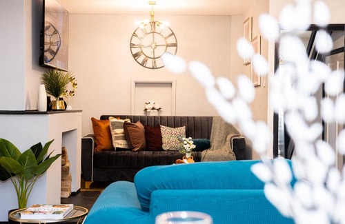 Dudley House | DUDLEY 3 Bedroom House-PERFECT FOR CONTRACTORS-FAMILIES-LEISURES-LONG STAY