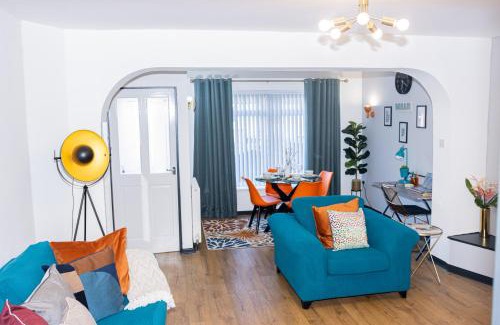 Dudley House | DUDLEY 3 Bedroom House-PERFECT FOR CONTRACTORS-FAMILIES-LEISURES-LONG STAY