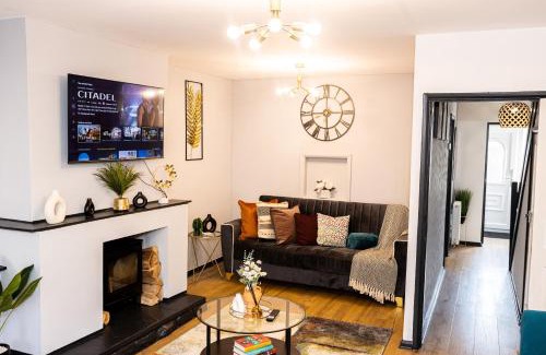 Dudley House | DUDLEY 3 Bedroom House-PERFECT FOR CONTRACTORS-FAMILIES-LEISURES-LONG STAY