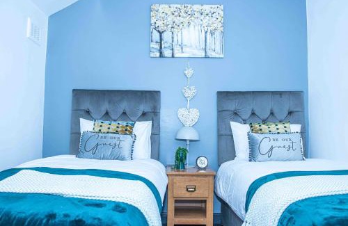 Dudley House | Dudley Luxurious 3 Bedrooms House-PARKING-LONG STAY-PERFECT FOR CONTRACTORS-FAMILIES & LEISURE