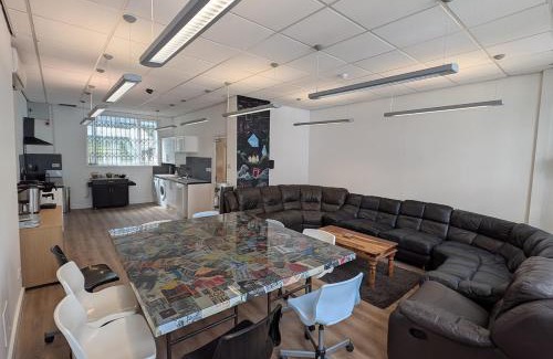 Bristol Old City House | Duel of Bristol House 6BR 12 beds