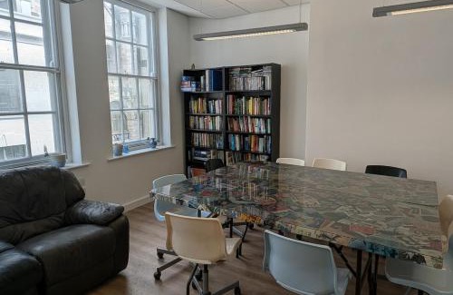Bristol Old City House | Duel of Bristol House 6BR 12 beds