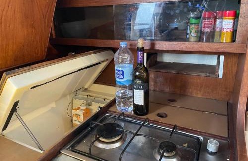La Vila Olimpica del Poblenou Boat Rental | Duerme en un velero