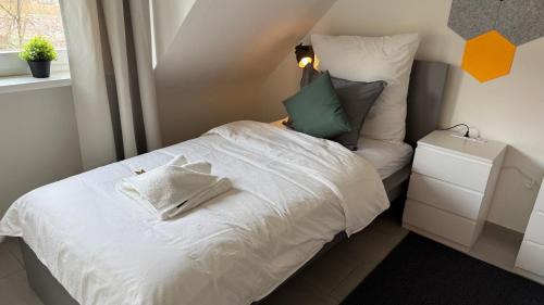 Untermeiderich Apartment | DUHA HOMES - 2 Zimmer Apartment, Monteurwohnung, TV, WIFI, Küche, Self Check-In, Autobahnnähe