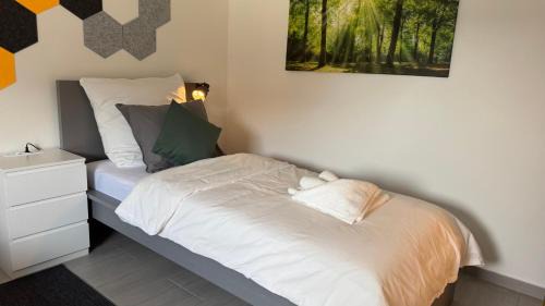 Untermeiderich Apartment | DUHA HOMES - 2 Zimmer Apartment, Monteurwohnung, TV, WIFI, Küche, Self Check-In, Autobahnnähe