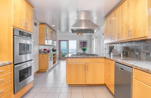 Central Malibu Villa | Dume Point by AvantStay | Tennis + Pool in Malibu