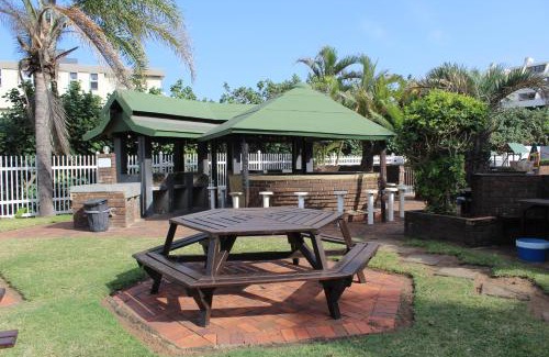 Manaba Beach Apartment | Dumela Margate Flat No 12