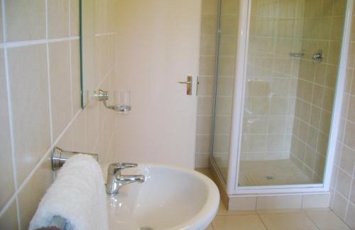 Greater Johannesburg Metropolitan Area Apartment | Dumelang Executive Lodge- Cottages in Sandton