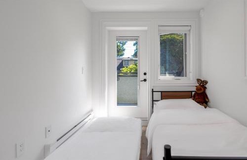 West Side Villa | Dunbar Brand-new laneway house