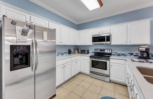 Jasper Condo | Duncan Bridge 332 - Lots of seating on the balcony for enjoying lake views morning and night!