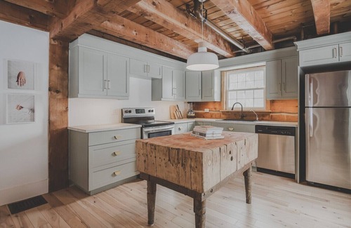 Zorra House | Duncan House | An Arrivals Stay