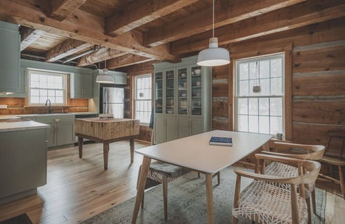 Zorra House | Duncan House | An Arrivals Stay