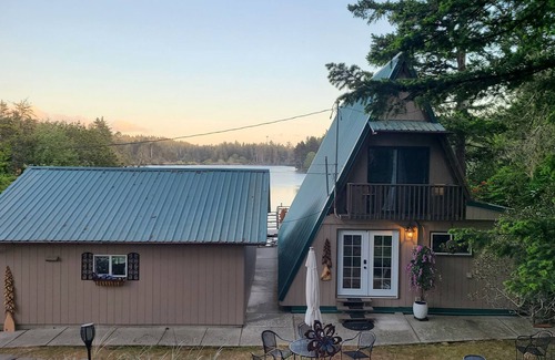 North Bend Apartment | Dunehaven STUDIO DUNE ACCESS LAKE FRONT Retreat