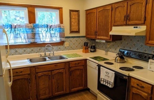 Town of Pines House | Dunes Cottage at Town of Pines Lake Michigan near Indiana Dunes Parks! n