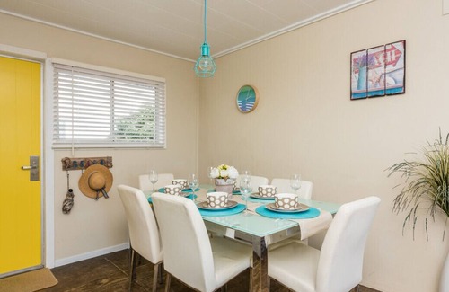 Mangawhai Heads Cottage | DUNES ON DEVON - MANGAWHAI HOLIDAY HOME in Mangawhai Heads