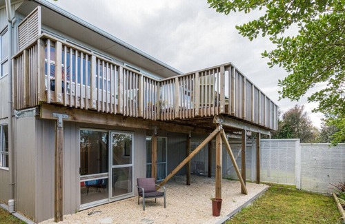 Mangawhai Heads Cottage | DUNES ON DEVON - MANGAWHAI HOLIDAY HOME in Mangawhai Heads