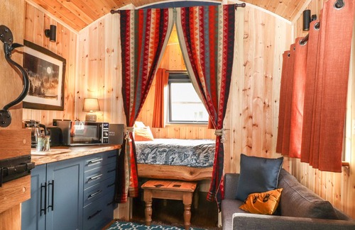 Knock Cottage | DUNFELL SHEPHERD'S HUT, pet friendly in Appleby-In-Westmorland