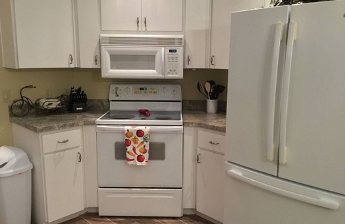 Dunnellon House | Dunnellon Vacation Loop is 1.5 miles to the KP Hole and Rainbow River!