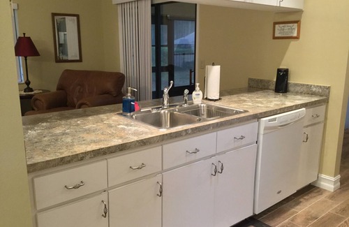 Dunnellon House | Dunnellon Vacation Loop is 1.5 miles to the KP Hole and Rainbow River!