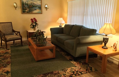 Dunnellon House | Dunnellon Vacation Loop is 1.5 miles to the KP Hole and Rainbow River!