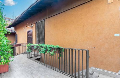 Morivione Apartment | Duomo Navigli - ResinArt Milan with Patio and WiFi