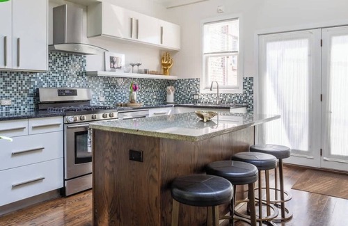North Center Apartment | Duplex 3 Bed 2 Bath Apt Steps from Lincoln Square