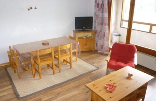 Saint-Jean-dʼAulps Apartment | Duplex 3 pièces près des pistes, piscine, parking - FR-1-573-25
