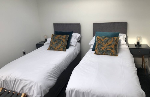 Liverpool Boat Rental | Duplex Barge Cinema Room 6 Ensuite Double-triple Bedrooms Great Social Spaces