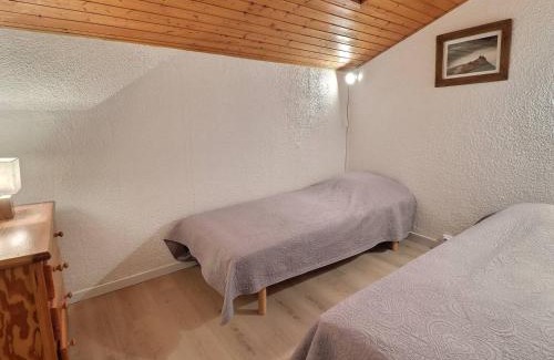 Meribel-Mottaret Apartment | Duplex Calme 6/7 Pers - Proche Commerces, Ski aux Pieds, Balcon Nord, TV, Non-Fumeur - FR-1-182-114