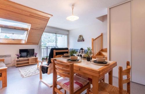 Saint-Lary-Soulan Apartment | Duplex confortable avec 2 chambres, balcon et parking à Saint Lary village, proche des thermes et télécabine - FR-1-296-336