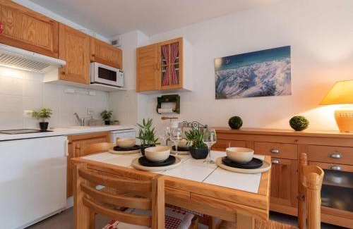 Saint-Lary-Soulan Apartment | Duplex confortable avec 2 chambres, balcon et parking à Saint Lary village, proche des thermes et télécabine - FR-1-296-336