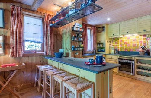 Val-d'Isere Apartment | Duplex de standing au pied des pistes avec cheminée, terrasse et garage – Modane - FR-1-694-329