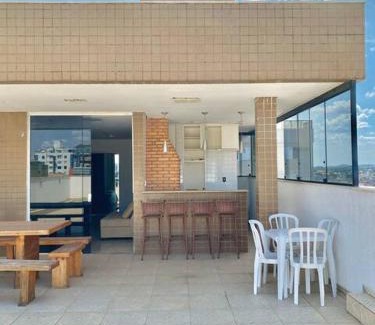 Castelo Apartment | Duplex espaçoso e confortável para até 12 pessoas