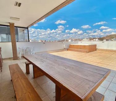 Castelo Apartment | Duplex espaçoso e confortável para até 12 pessoas