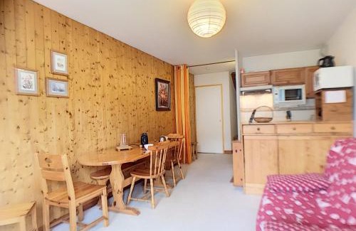 Saint-Martin-de-Belleville Apartment | Duplex cosy proche des pistes avec balcon - 6 pers, 45m², casier à skis, télécabine à 2 min - FR-1-344-1003