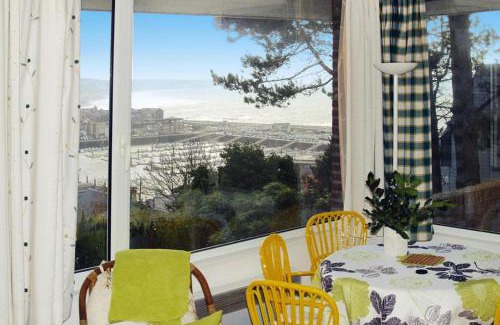 Fecamp Apartment | Duplex in Fécamp with Harbor Views