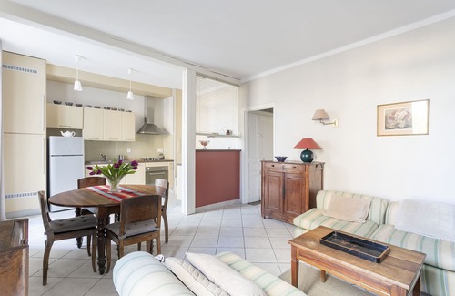Pezenas Apartment | Duplex in town house