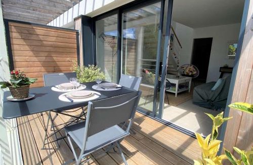 Benodet Apartment | Duplex lumineux à Bénodet: plage et thalasso à pied, terrasse, parking et abri vélo inclus - FR-1-481-117