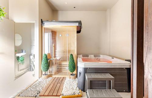 Montrouge Apartment | Duplex Luxe - Sauna & Jacuzzi Privatif