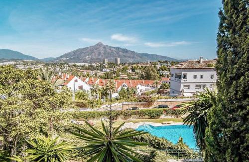 Nueva Andalucia Apartment | DUPLEX PENTHOUSE PUERTO BANUS POOL PADDLE WIFI BBQ