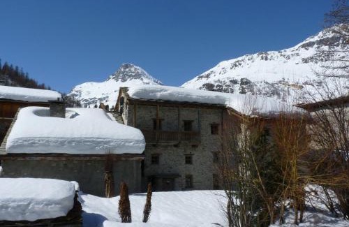 Val-d'Isere Apartment | Duplex rustique avec grande terrasse au Sud, proche vieux Val-d'Isère - FR-1-694-310