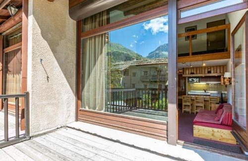 Val-d'Isere Apartment | Duplex rustique avec grande terrasse au Sud, proche vieux Val-d'Isère - FR-1-694-310