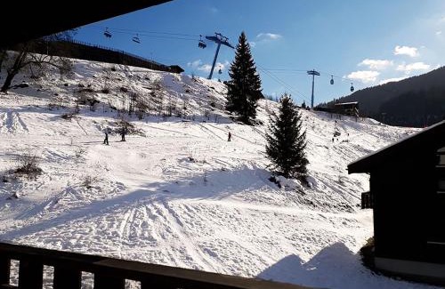 La Clusaz Apartment | Duplex skis aux pieds centre village - 6 couchages - 2 salles de bain