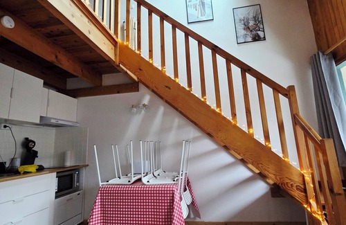 Laveissiere Apartment | Duplex sleeps 4/6, at the foot of the slopes, ideal for families.