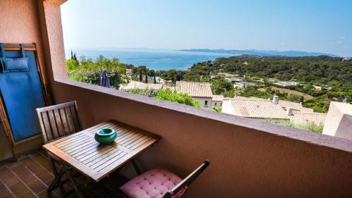 Le Dramont Apartment | Duplex vue mer avec piscine à Boulouris
